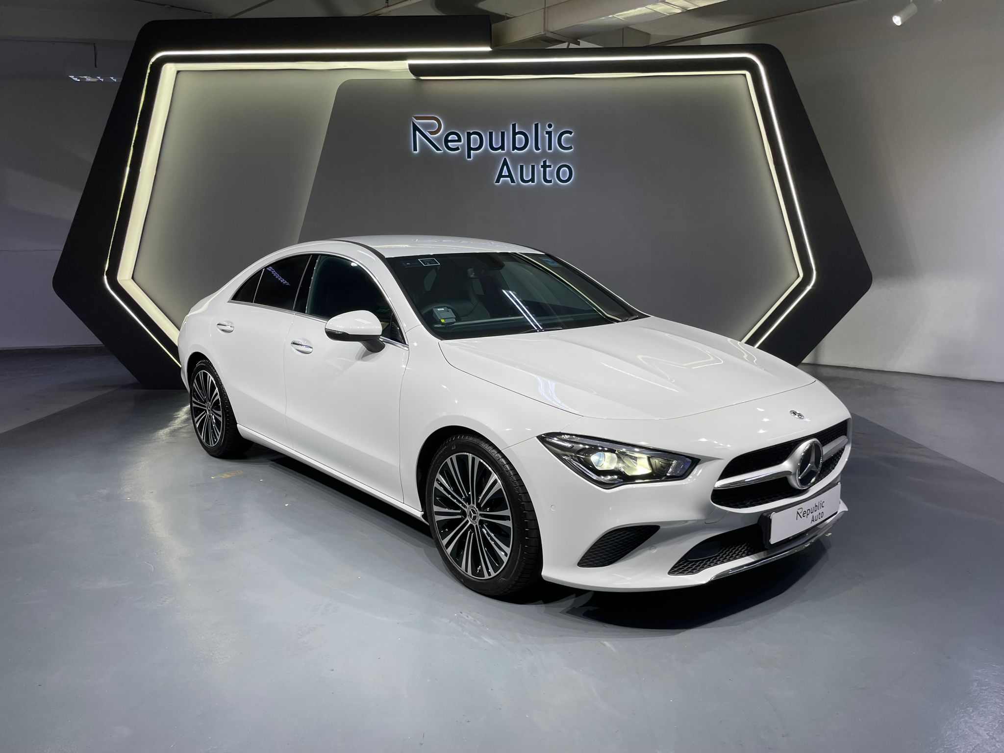 MERCEDES-BENZ	CLA180 COUPE PROGRESSIVE