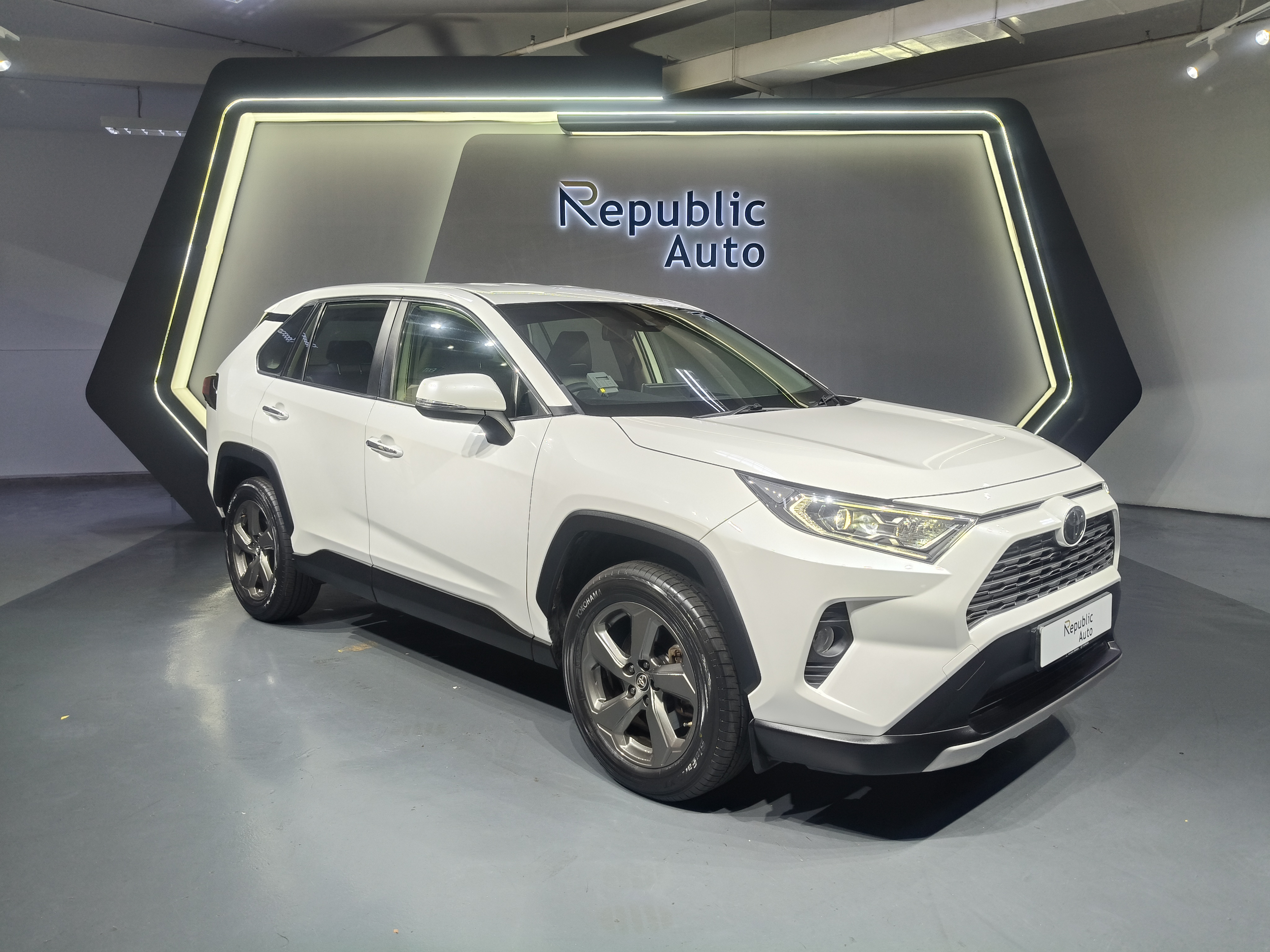 TOYOTA RAV4 2.0A PREMIUM