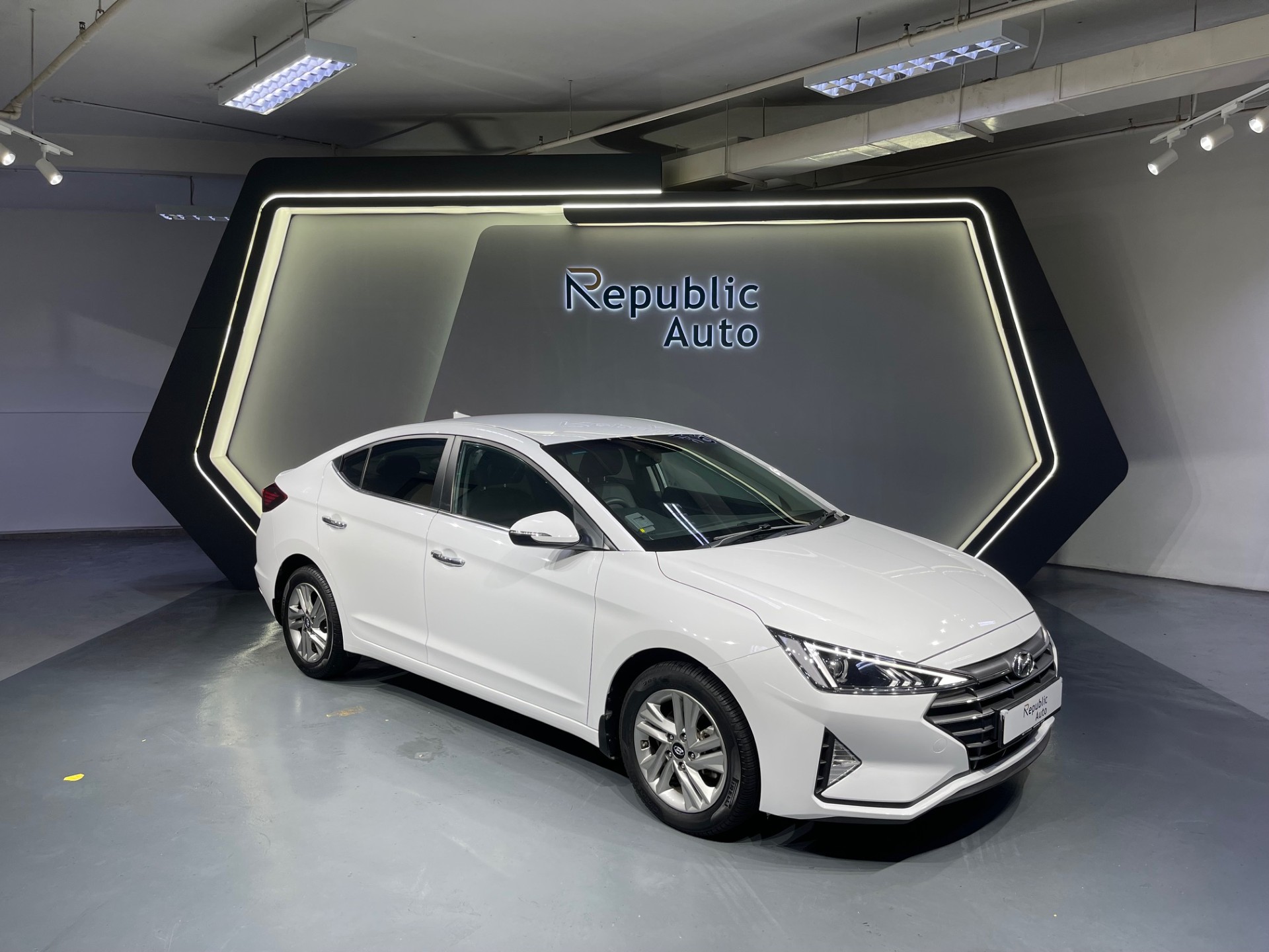 HYUNDAI AVANTE 1.6A GLS S