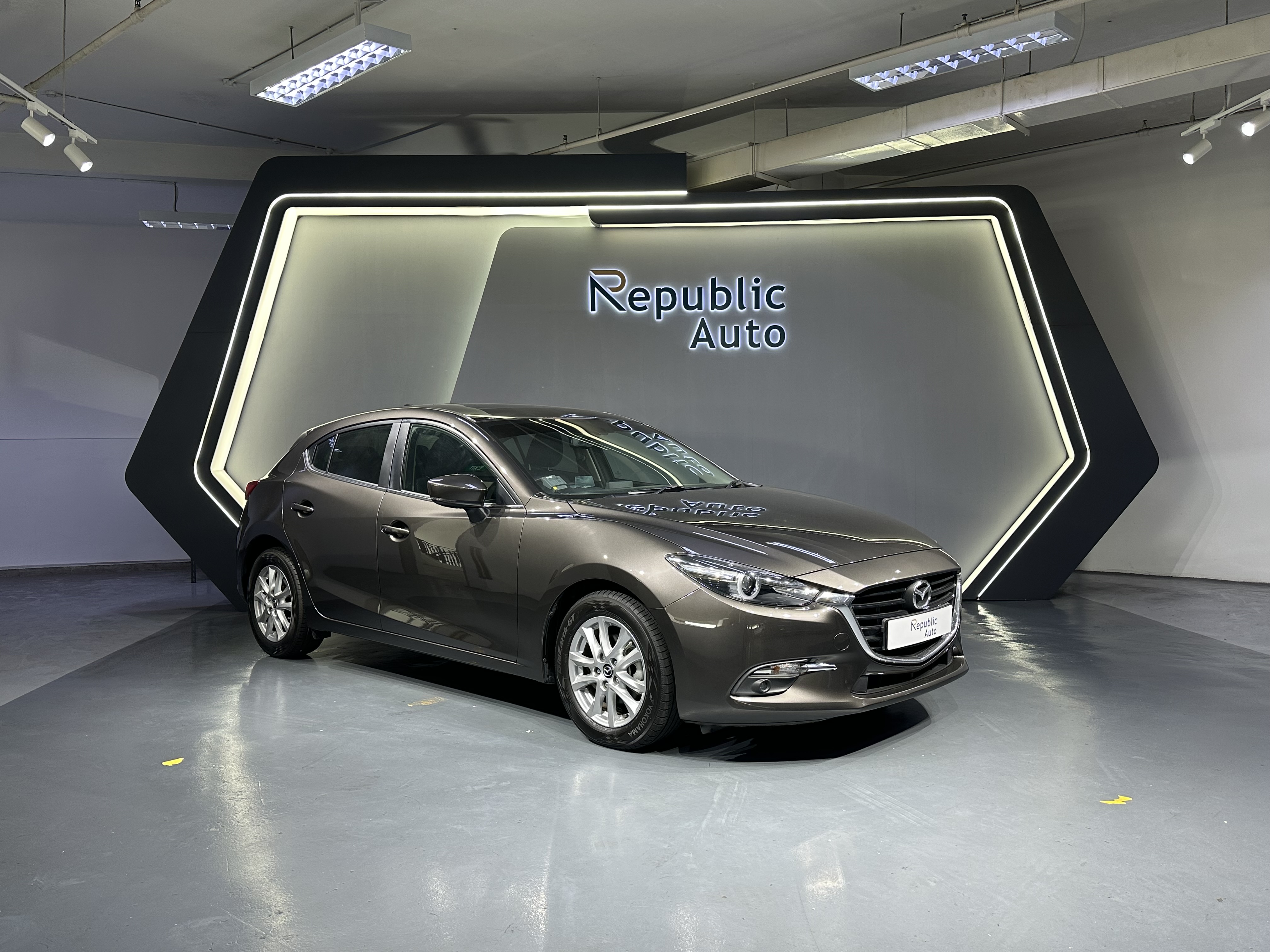 MAZDA 3 HATCHBACK 1.5A DELUXE (WITH SUNROOF)