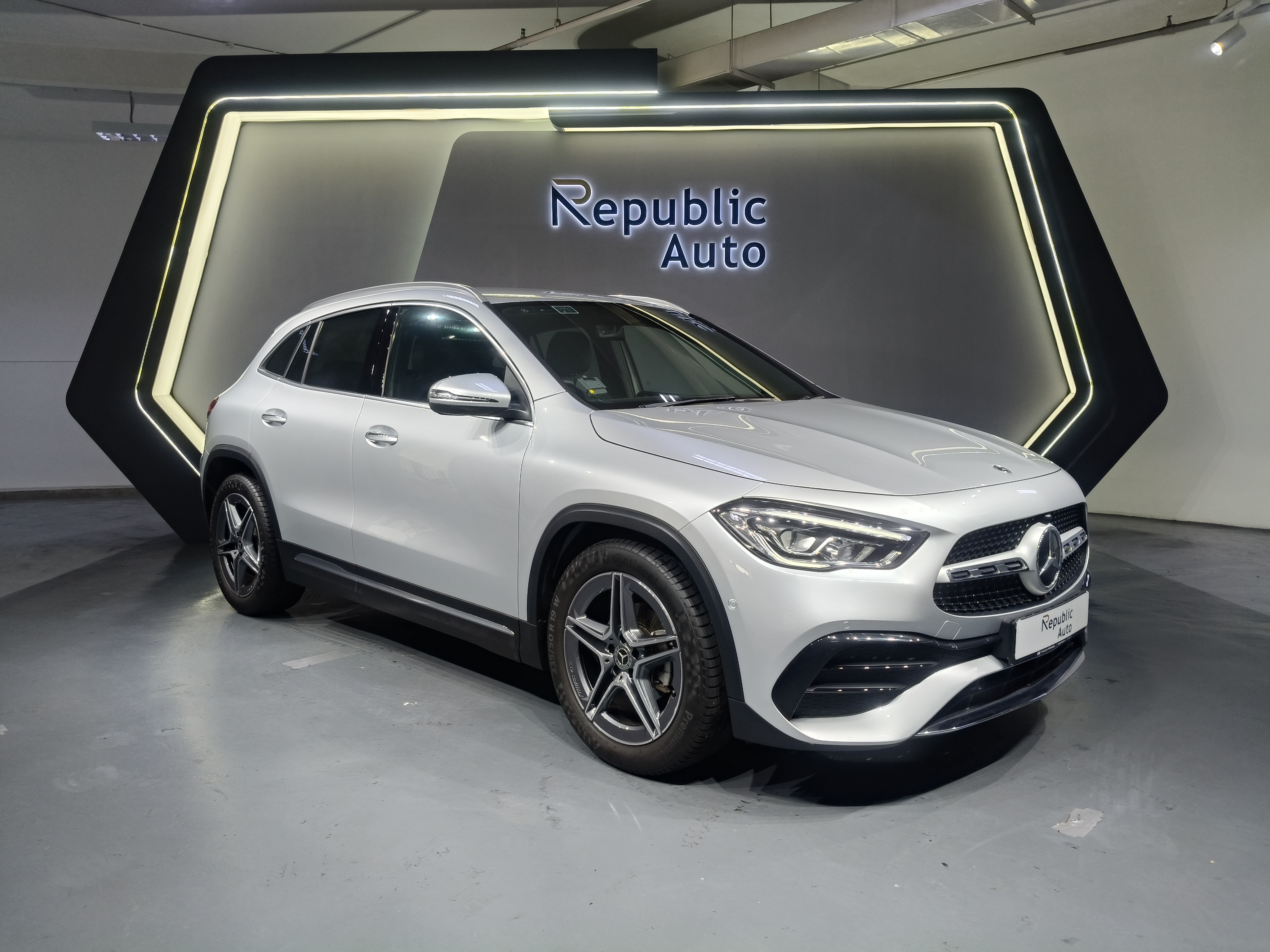 MERCEDES-BENZ GLA-CLASS GLA180 AMG LINE