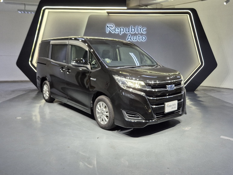 TOYOTA NOAH HYBRID 1.8A X (7-SEATER)