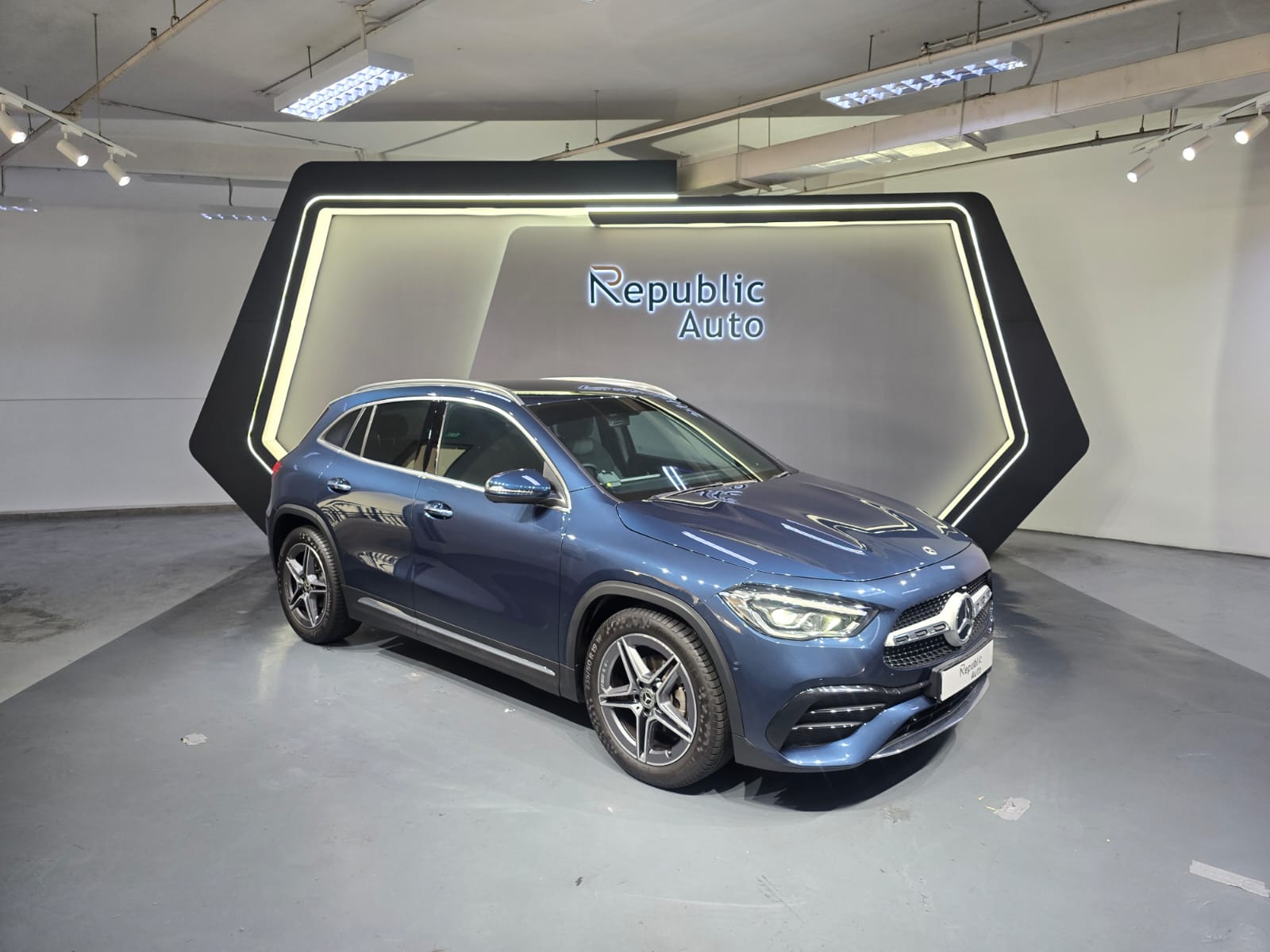 MERCEDES-BENZ GLA-CLASS GLA180 AMG LINE