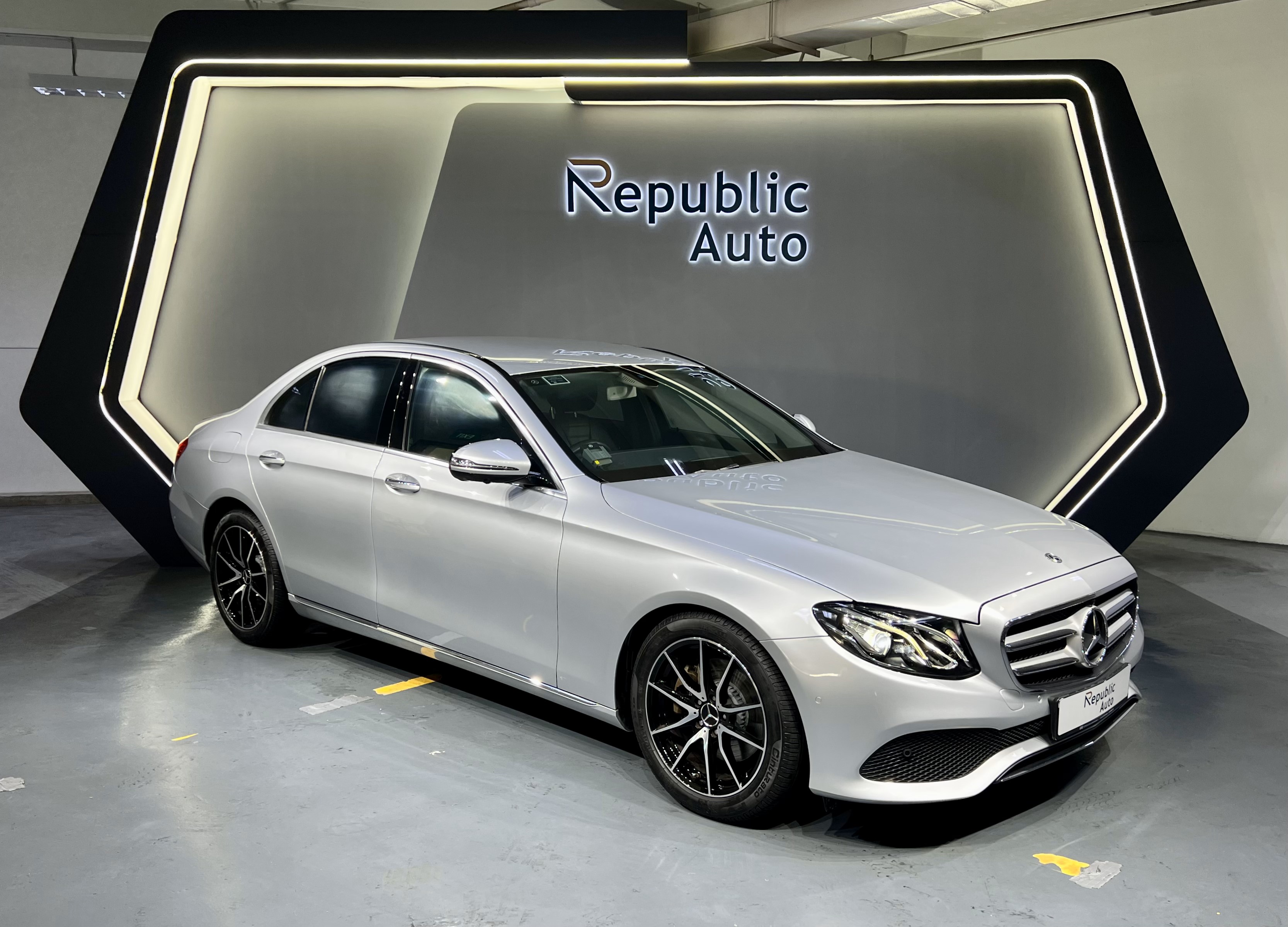 MERCEDES-BENZ E-CLASS E200 AVANTGARDE