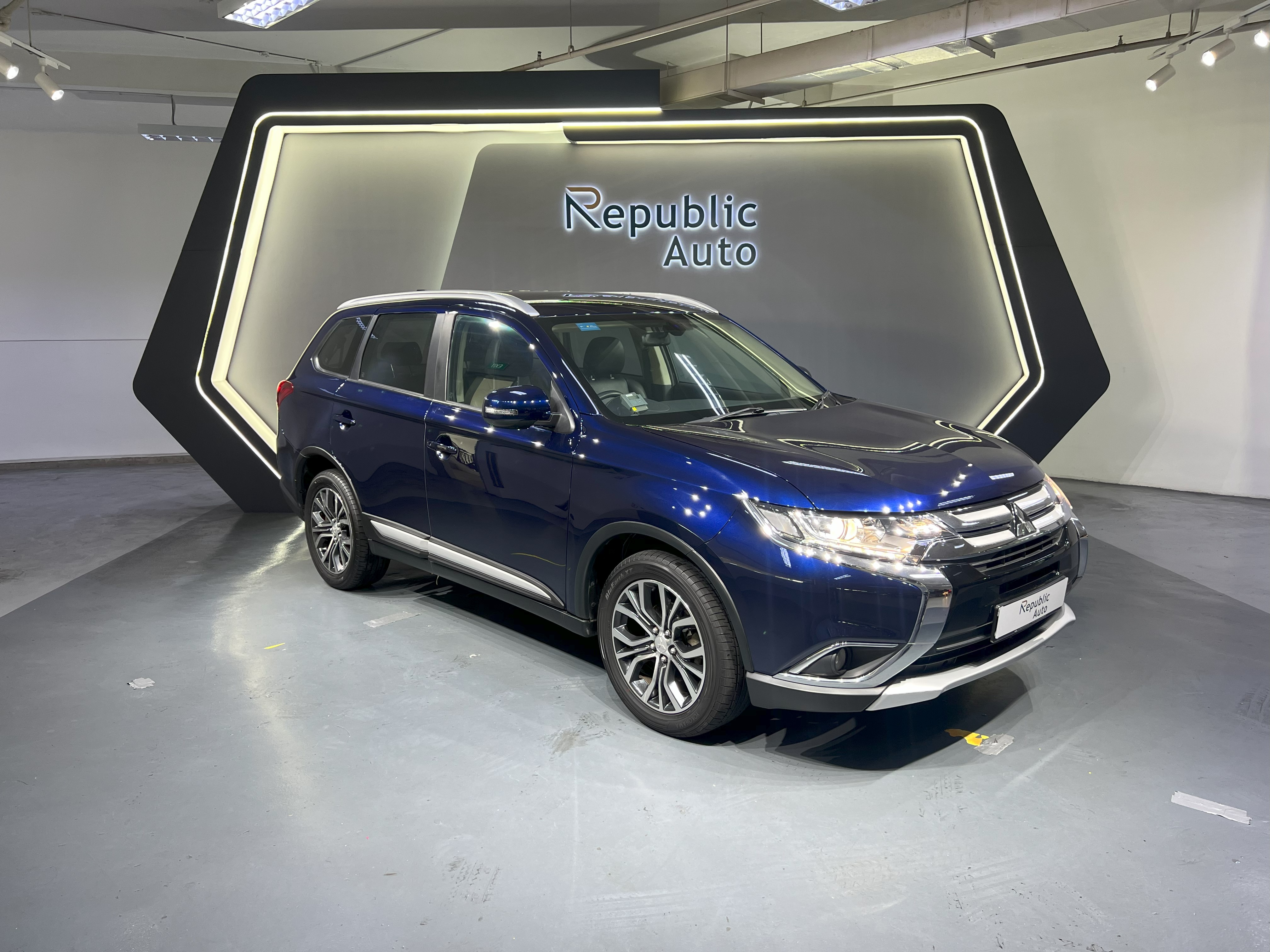 MITSUBISHI	OUTLANDER 2.4A