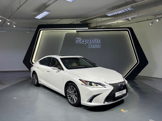 LEXUS ES HYBRID ES300H EXECUTIVE (WITH SUNROOF)