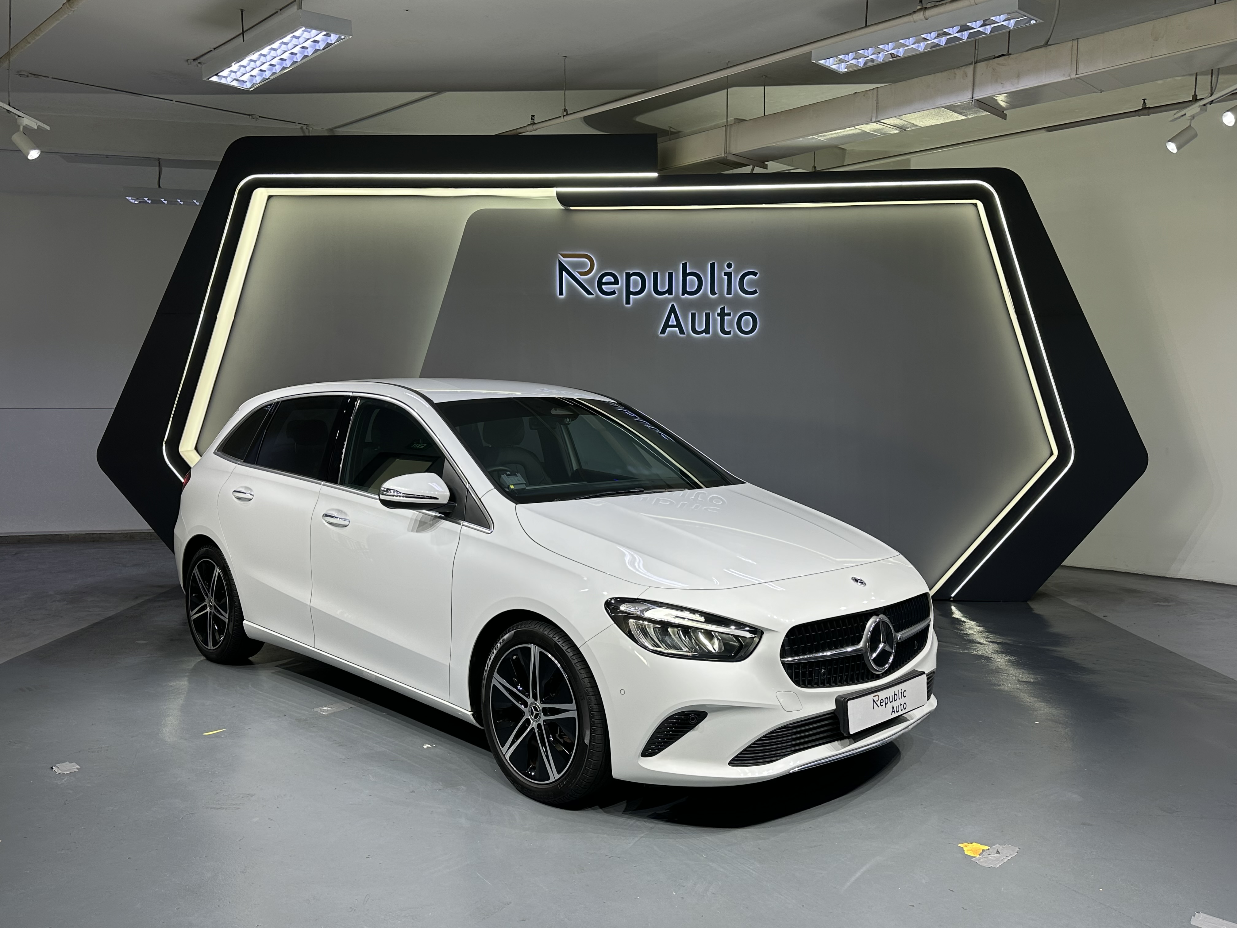 MERCEDES-BENZ B-CLASS B180 PROGRESSIVE