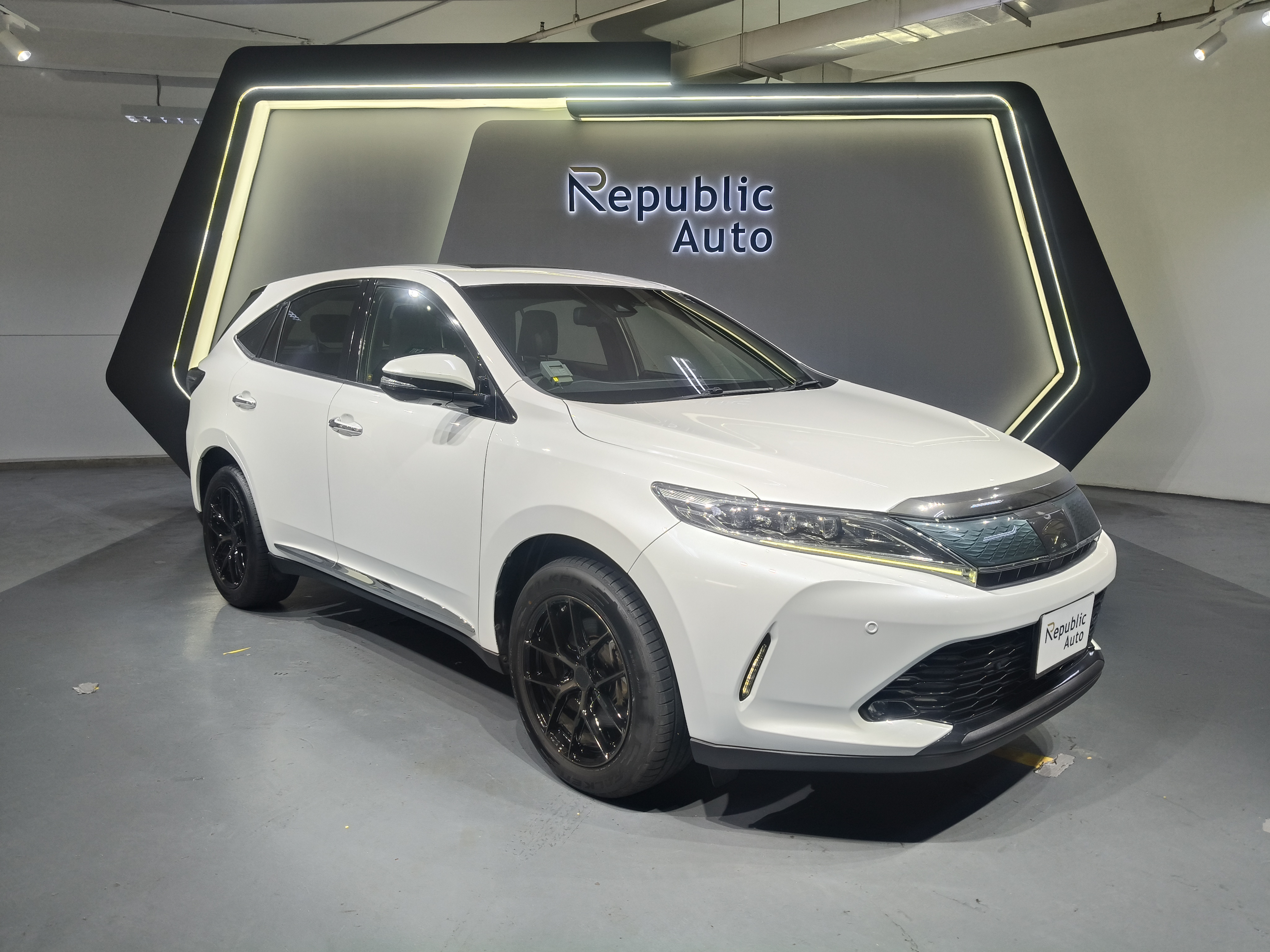 TOYOTA HARRIER TURBO 2.0A G (WITH PANORAMIC ROOF)