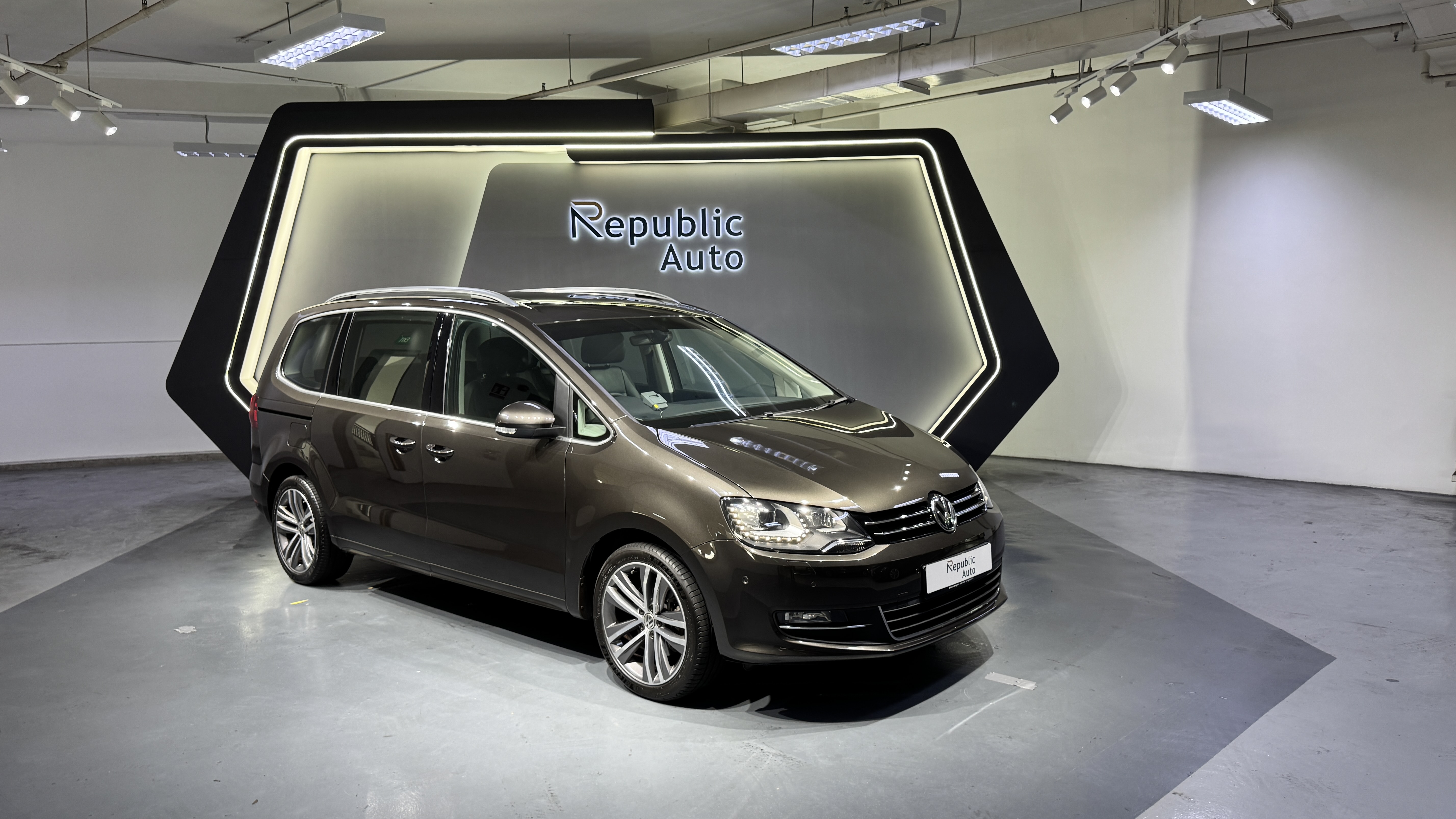 VOLKSWAGEN SHARAN 2.0A TSI (WITH PANORAMIC ROOF)