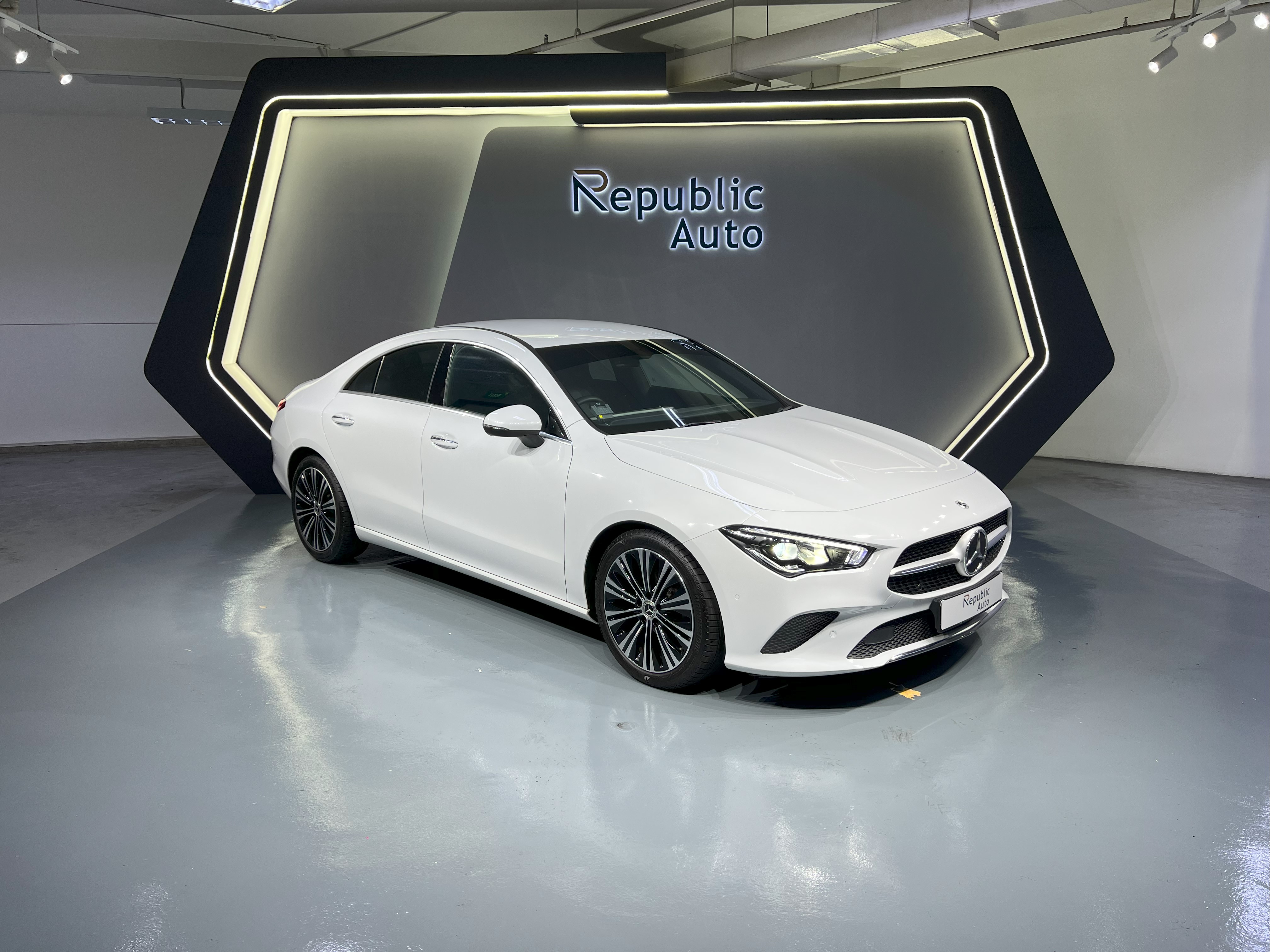 MERCEDES-BENZ CLA-CLASS CLA180 PROGRESSIVE