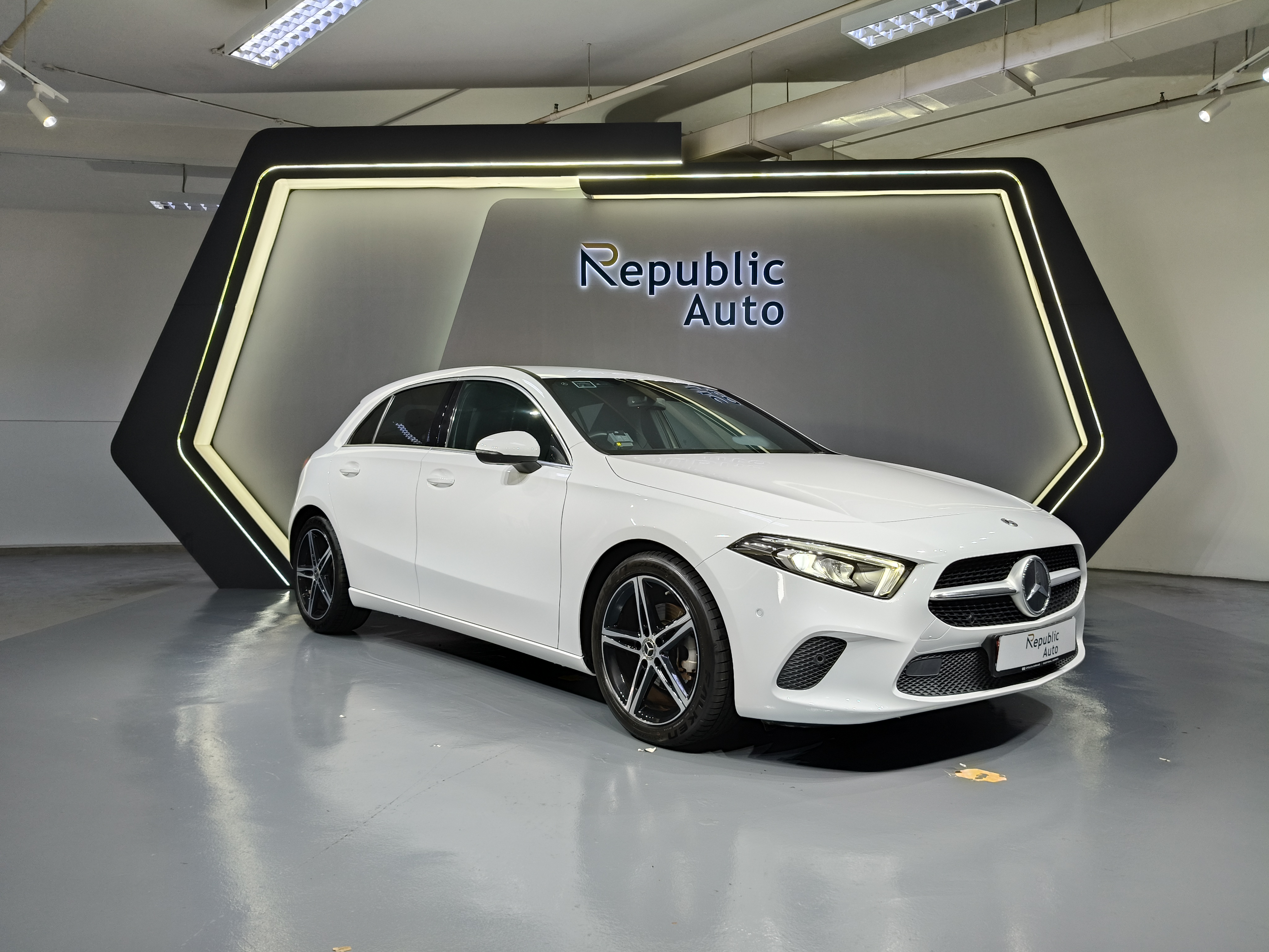 MERCEDES-BENZ A-CLASS A180 PROGRESSIVE (OPC)