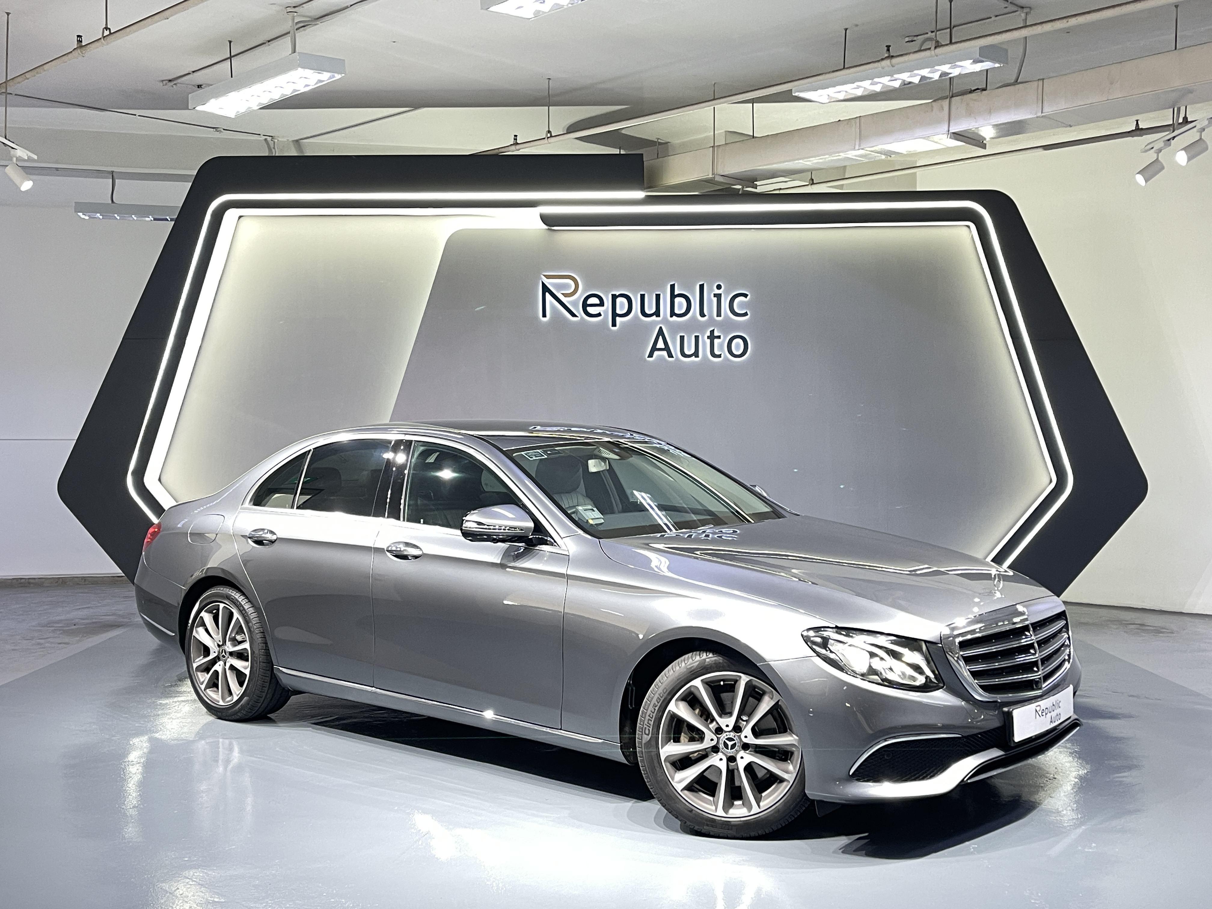 MERCEDES-BENZ E-CLASS E250 EXCLUSIVE