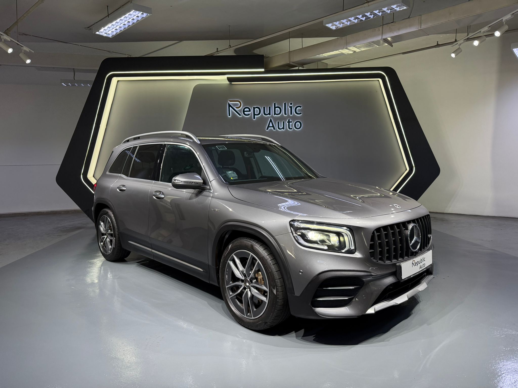 MERCEDES-BENZ GLB-CLASS GLB35 AMG 4MATIC 7-SEATER