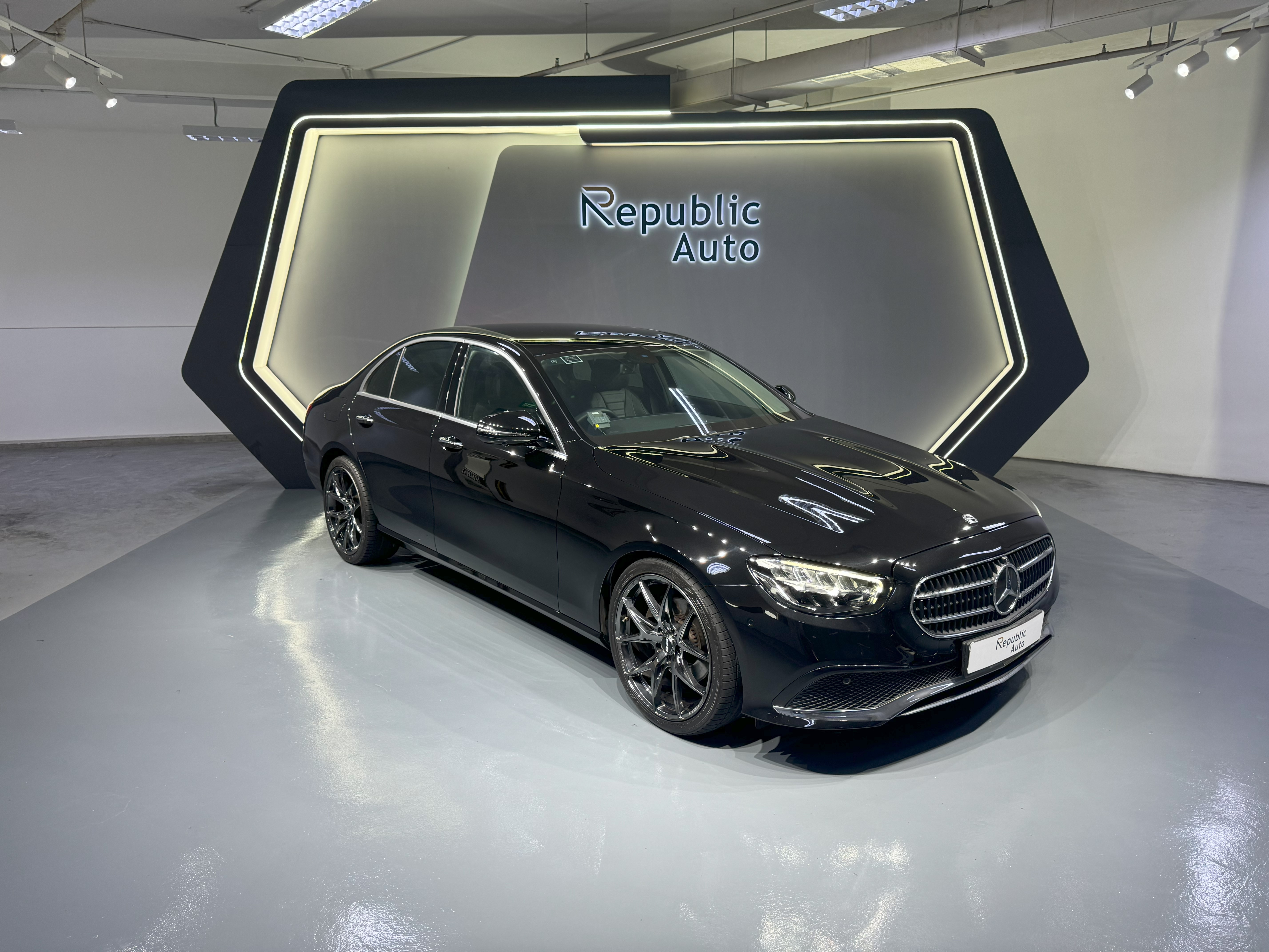 MERCEDES-BENZ E-CLASS E200 AVANTGARDE