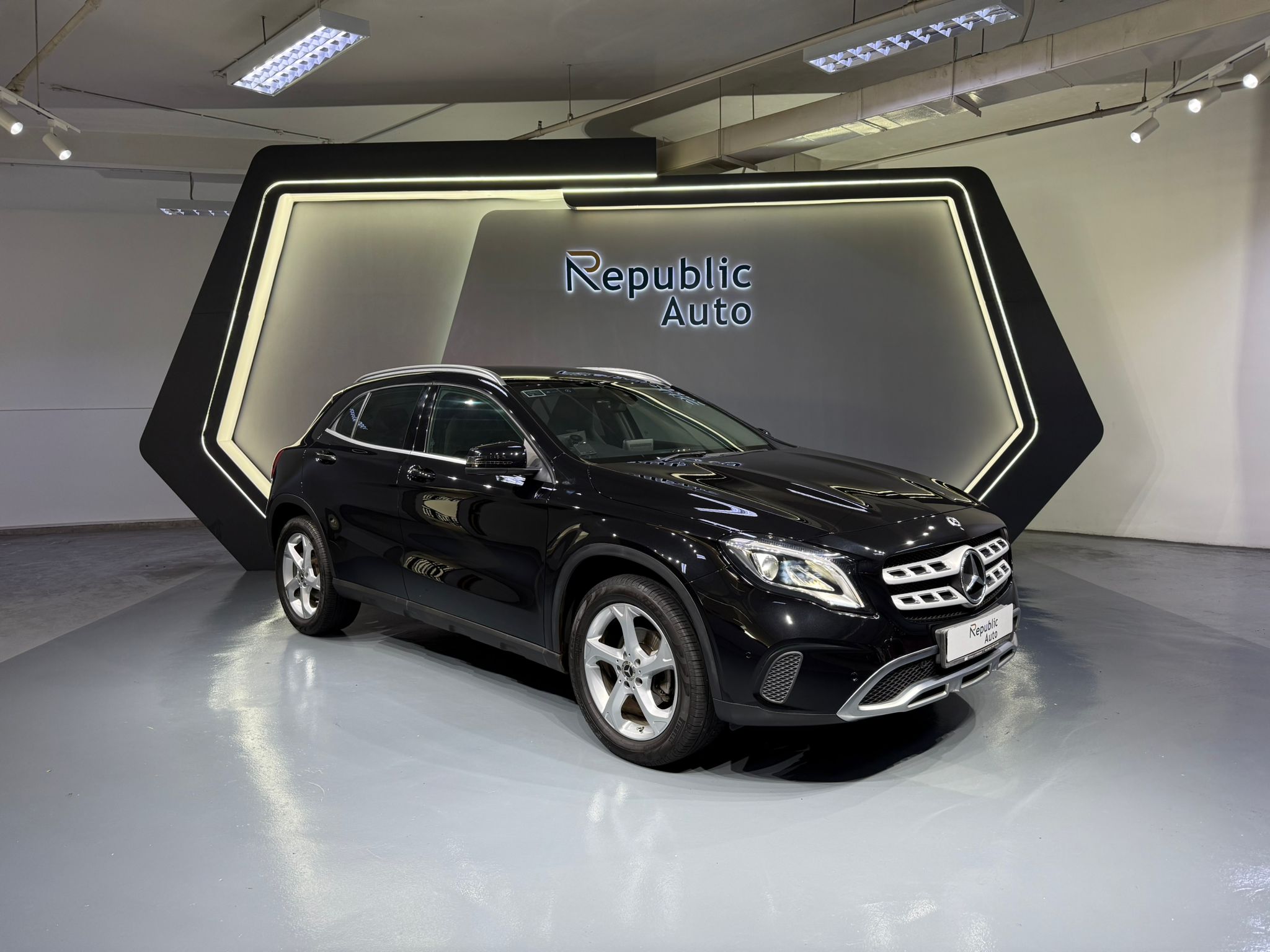 MERCEDES-BENZ GLA-CLASS GLA180 URBAN EDITION