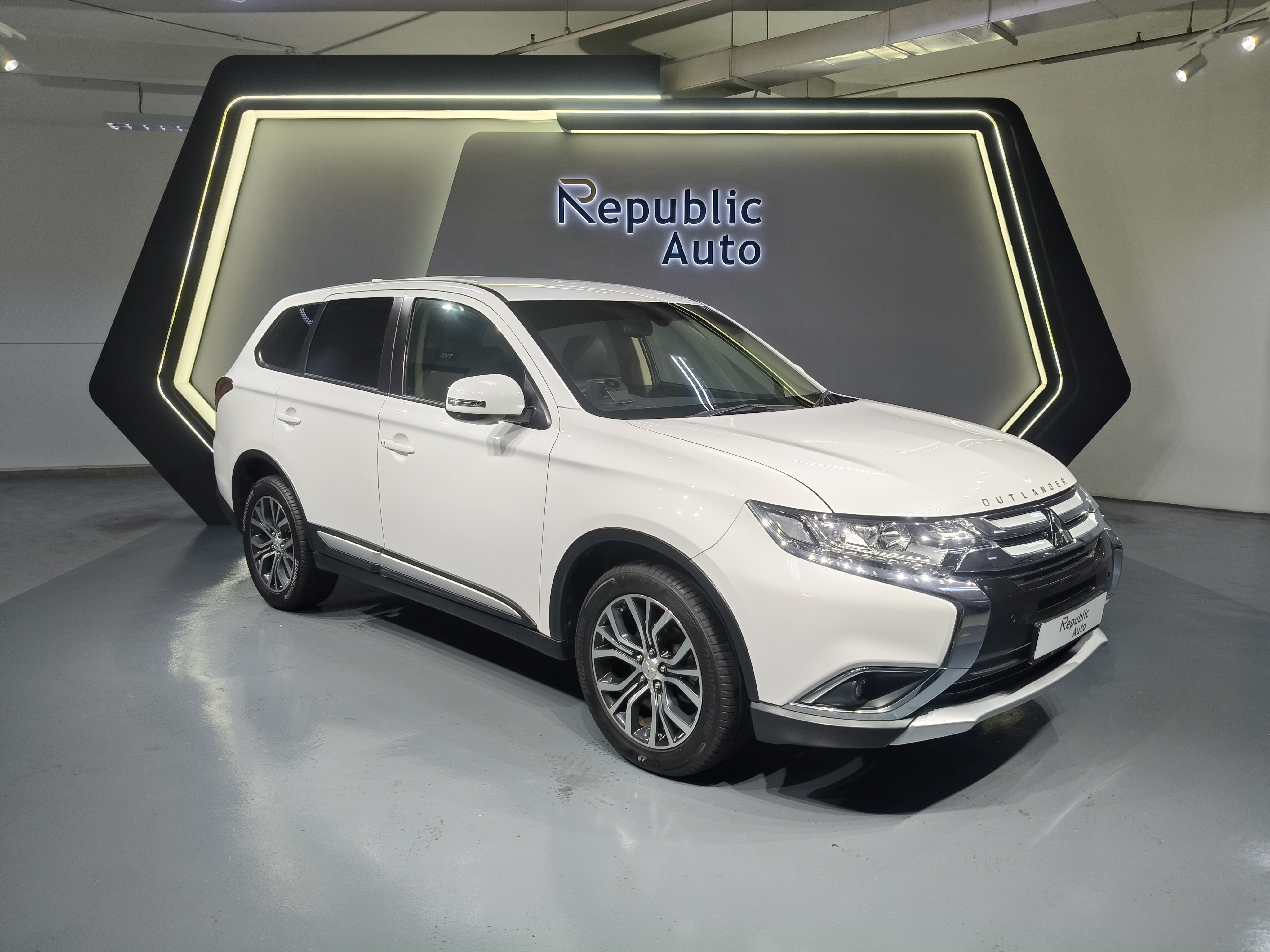 MITSUBISHI OUTLANDER 2.0A