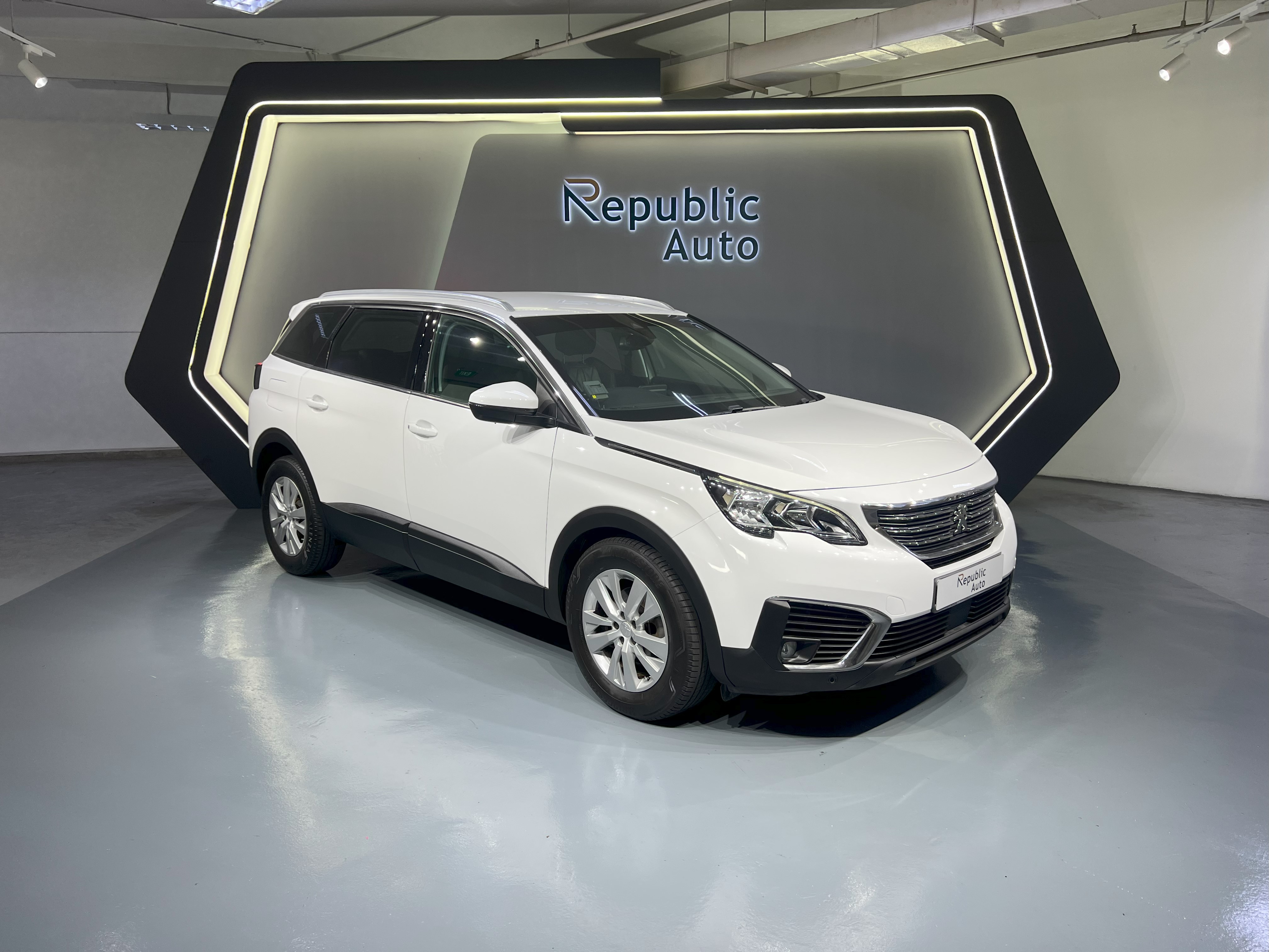 PEUGEOT 5008 1.2A PURETECH ACTIVE