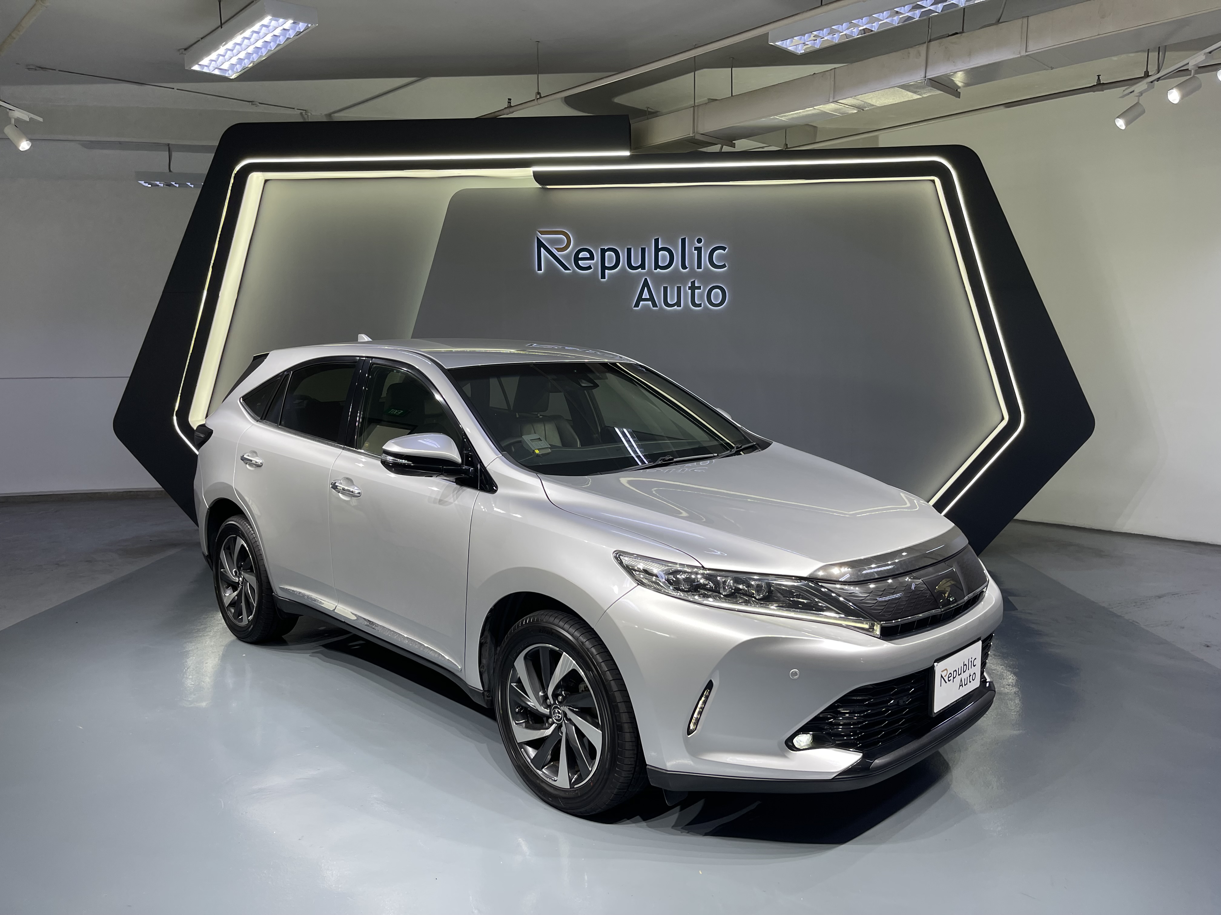 TOYOTA HARRIER TURBO 2.0A M